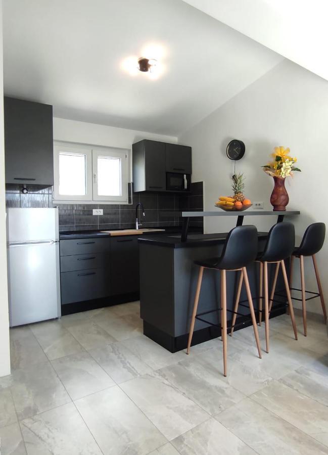 Apartmani Omrcen Baška Voda Quarto foto